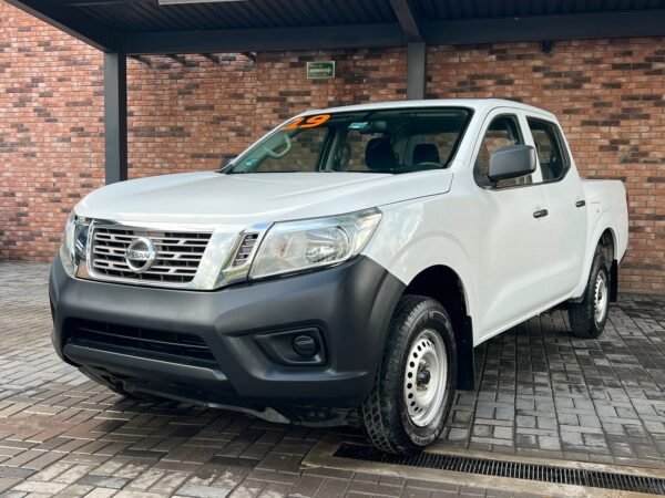 NISSAN NP300