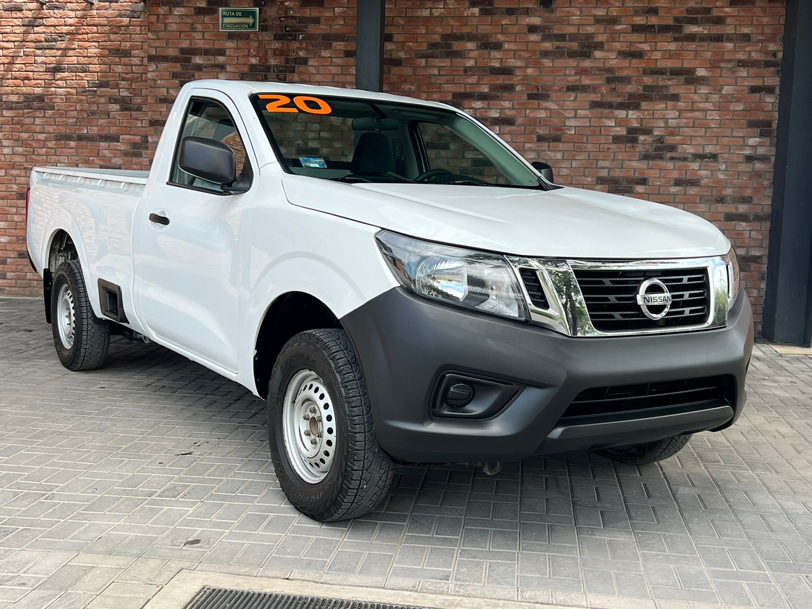 NISSAN NP300