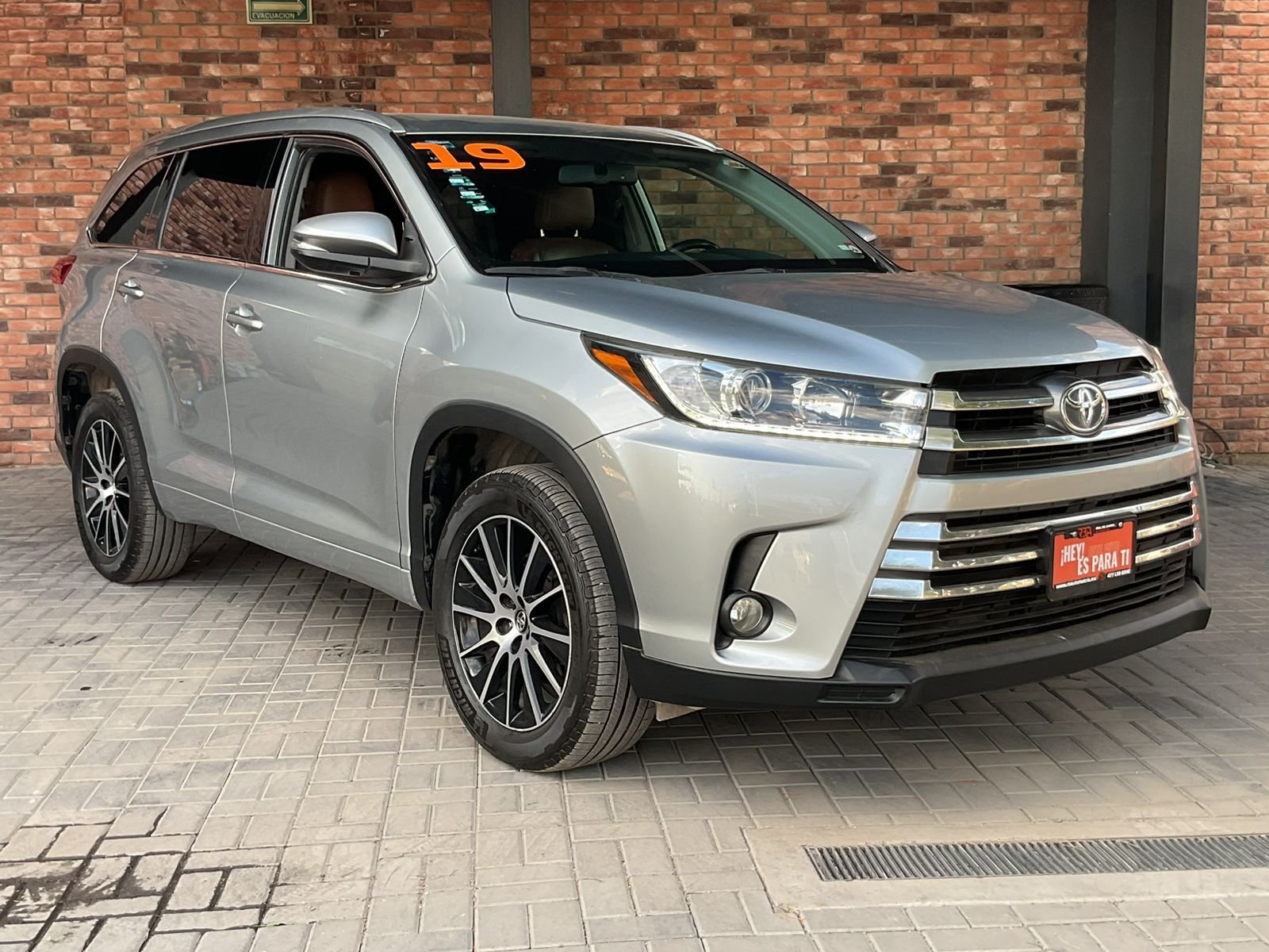 TOYOTA HIGHLANDER