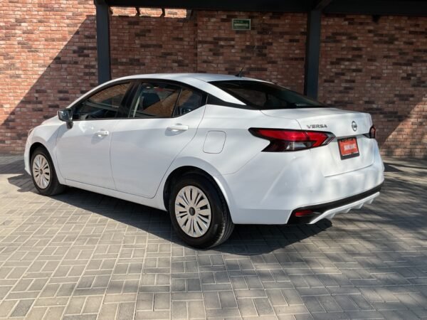 NISSAN VERSA