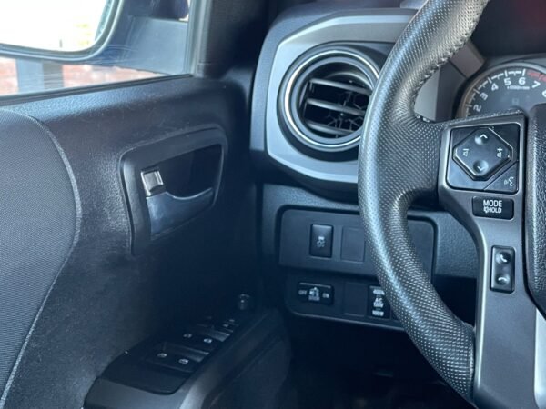 TOYOTA TACOMA