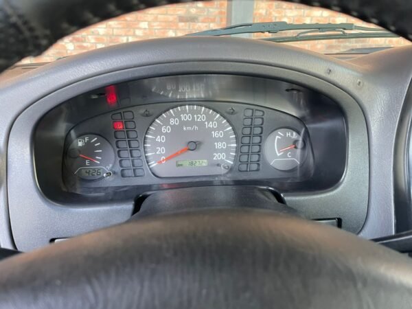 NISSAN NP300