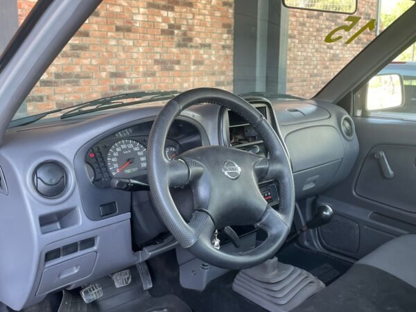 NISSAN NP300