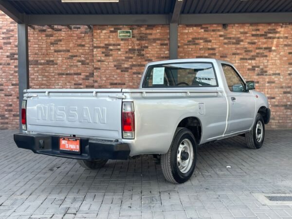 NISSAN NP300