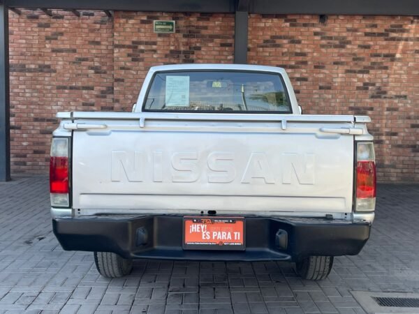 NISSAN NP300