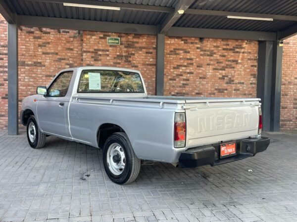 NISSAN NP300