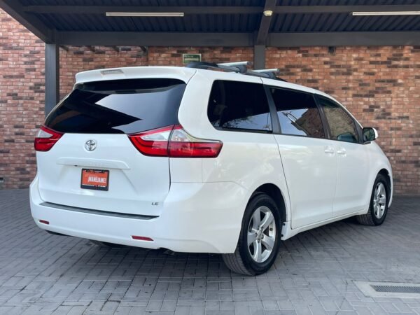 TOYOTA SIENNA