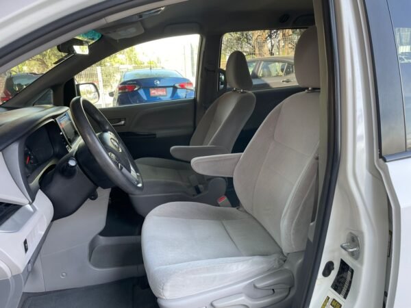TOYOTA SIENNA