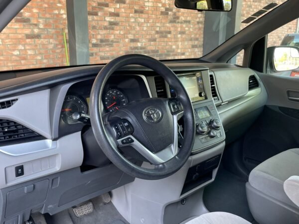 TOYOTA SIENNA