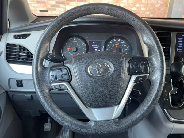 TOYOTA SIENNA