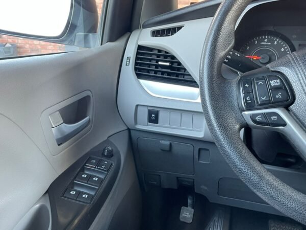 TOYOTA SIENNA