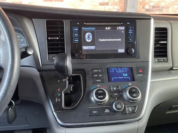 TOYOTA SIENNA