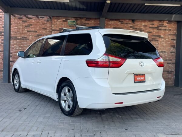 TOYOTA SIENNA