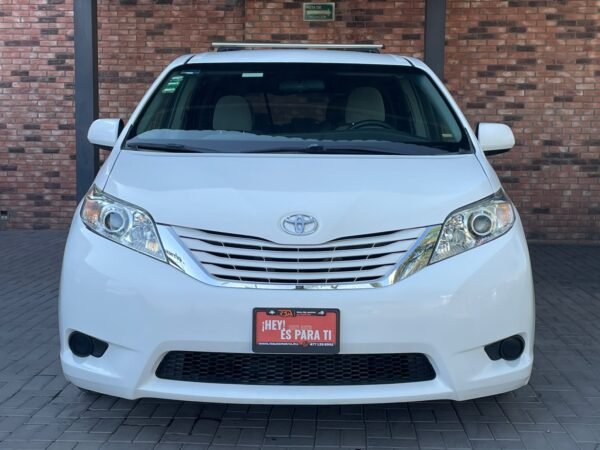 TOYOTA SIENNA