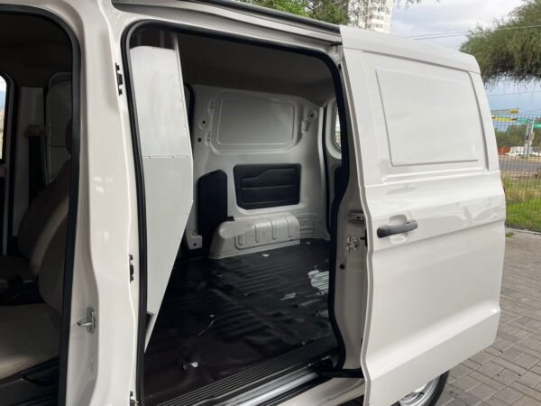 TORNADO VAN