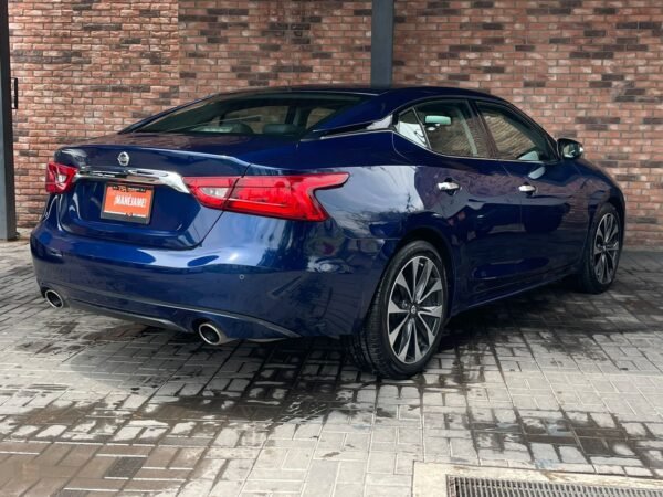 NISSAN MAXIMA
