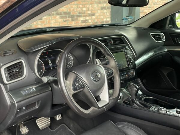 NISSAN MAXIMA
