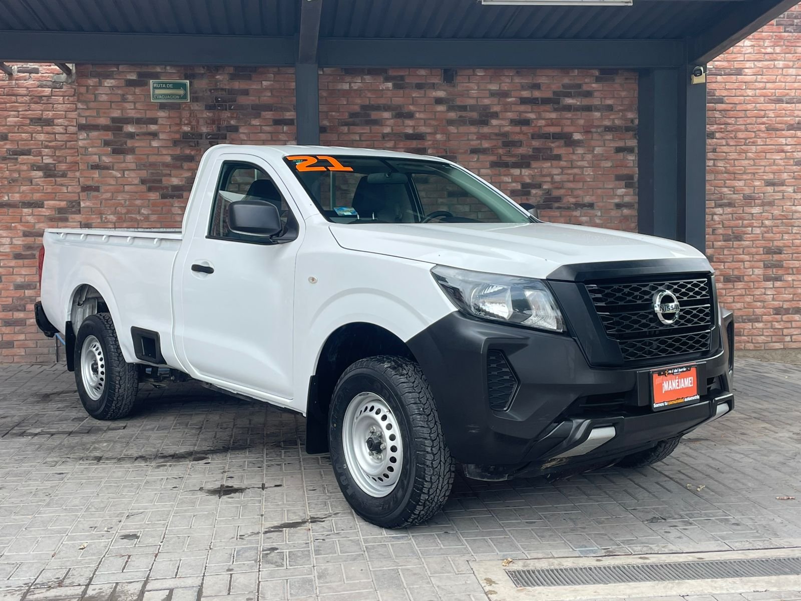 NISSAN NP300