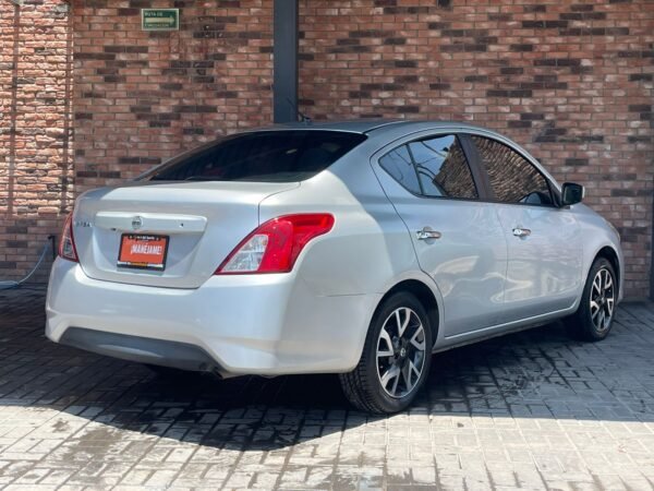 NISSAN VERSA