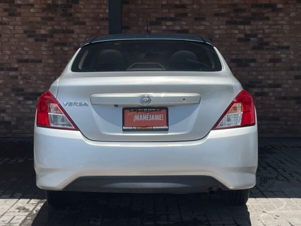 NISSAN VERSA