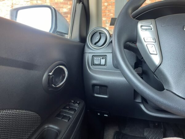 NISSAN VERSA