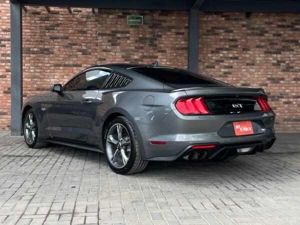FORD MUSTANG
