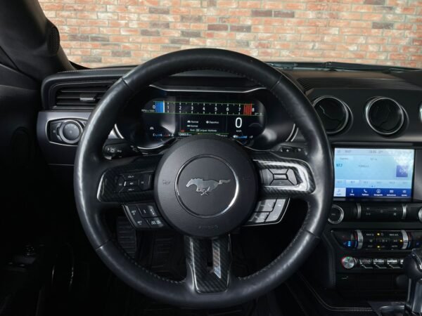 FORD MUSTANG