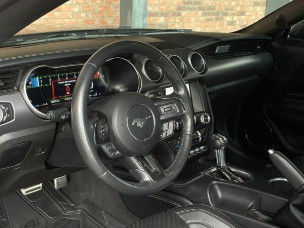 FORD MUSTANG