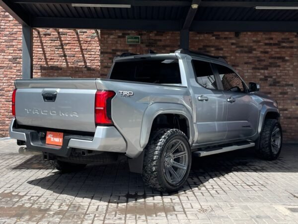 TOYOTA TACOMA