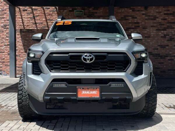 TOYOTA TACOMA