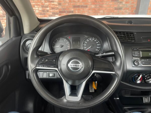 NISSAN NP300