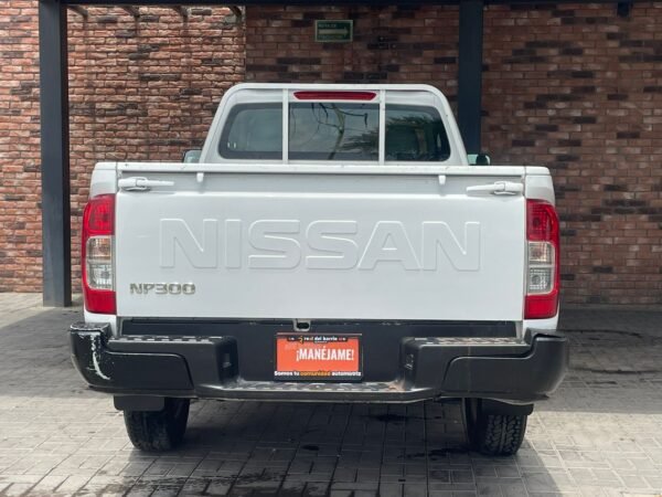 NISSAN NP300