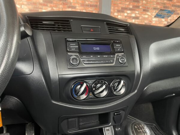 NISSAN NP300