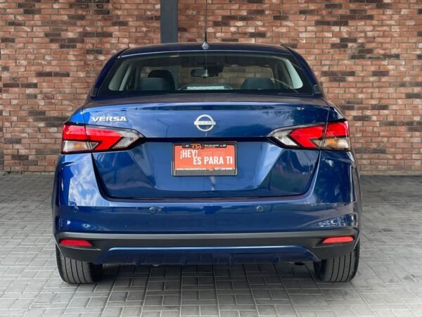 NISSAN VERSA