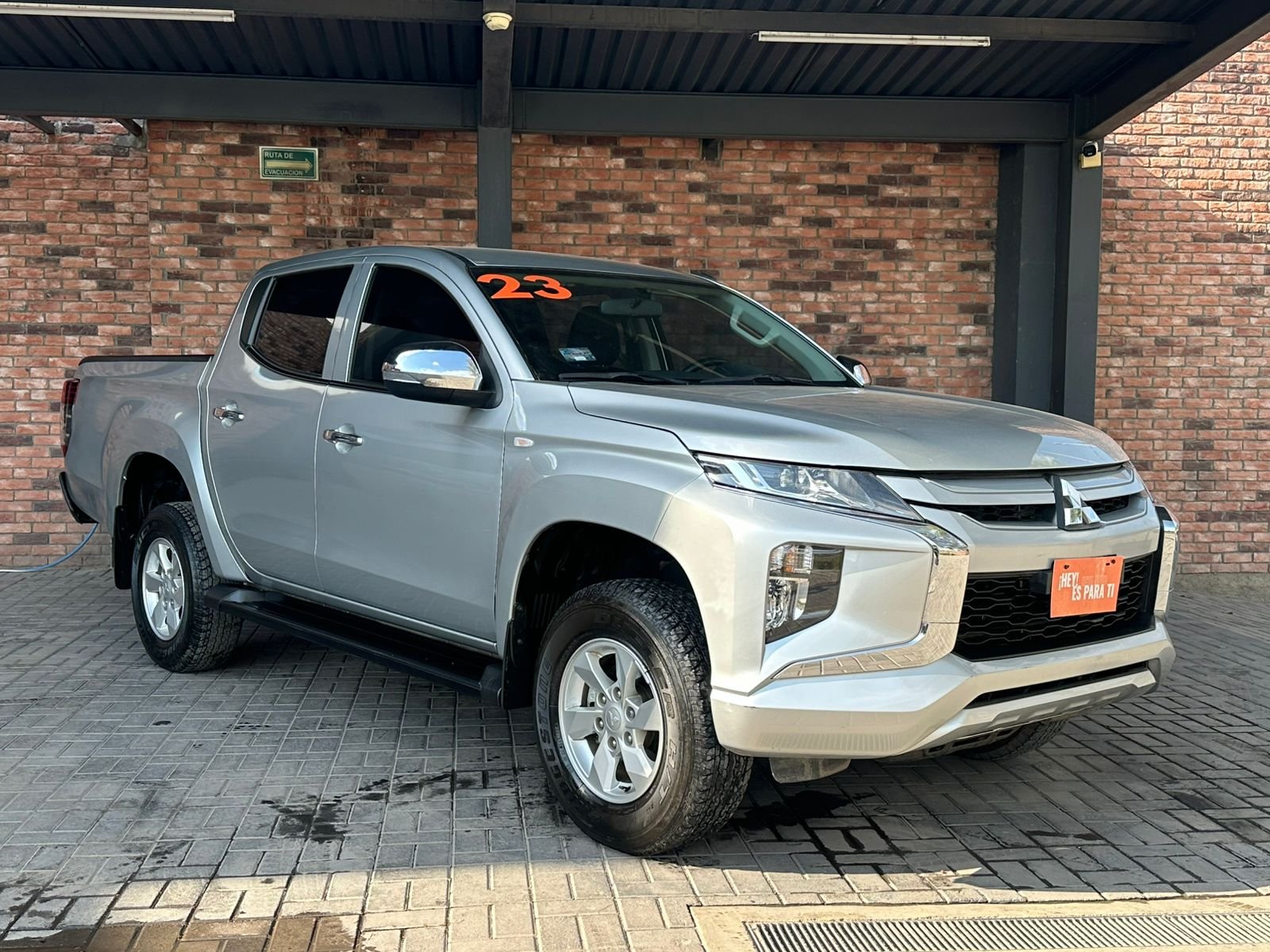 MITSUBISHI L200