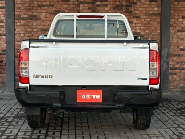 NISSAN NP300