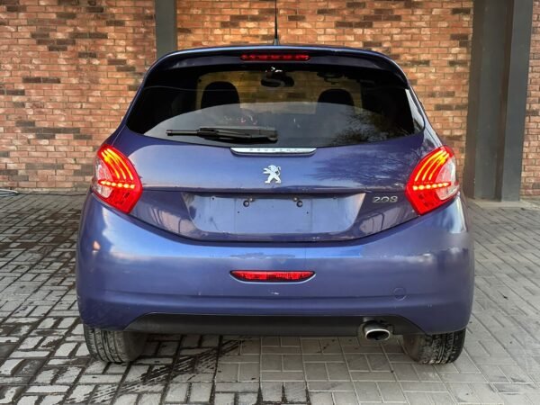 PEUGEOT 208