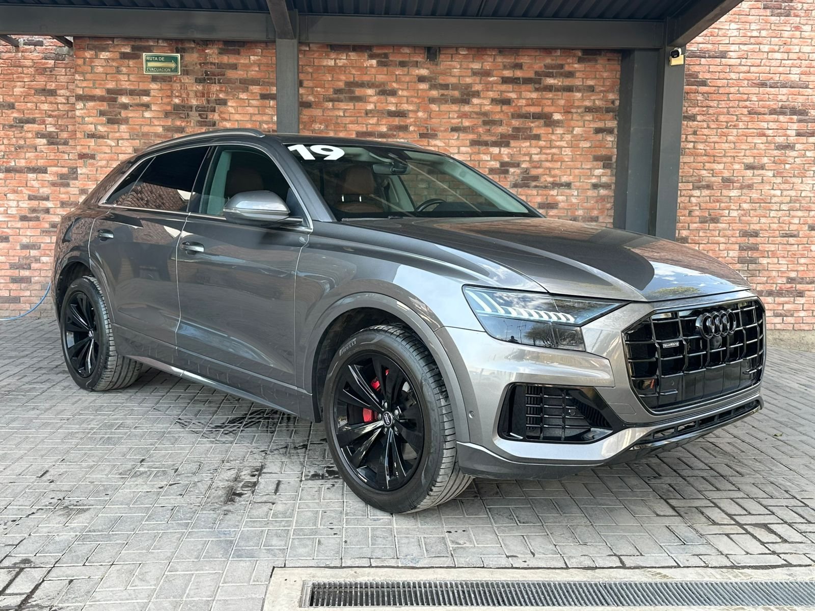 AUDI Q8