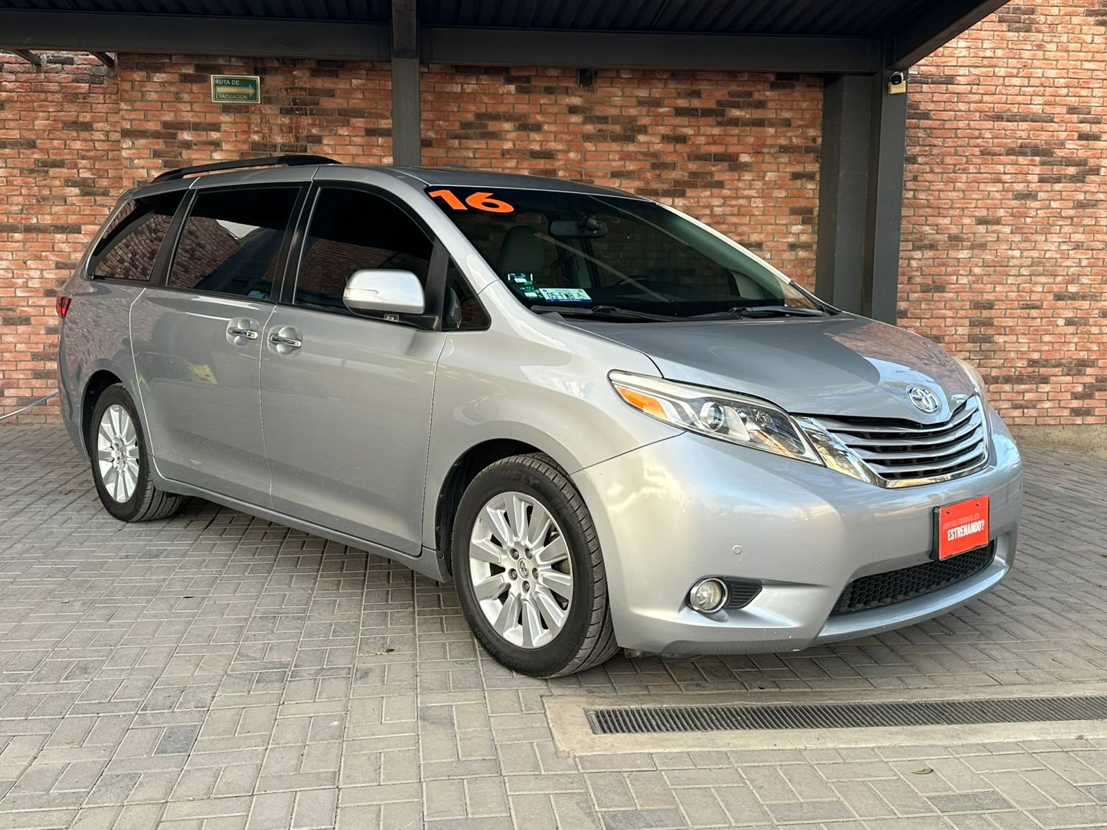 TOYOTA SIENNA