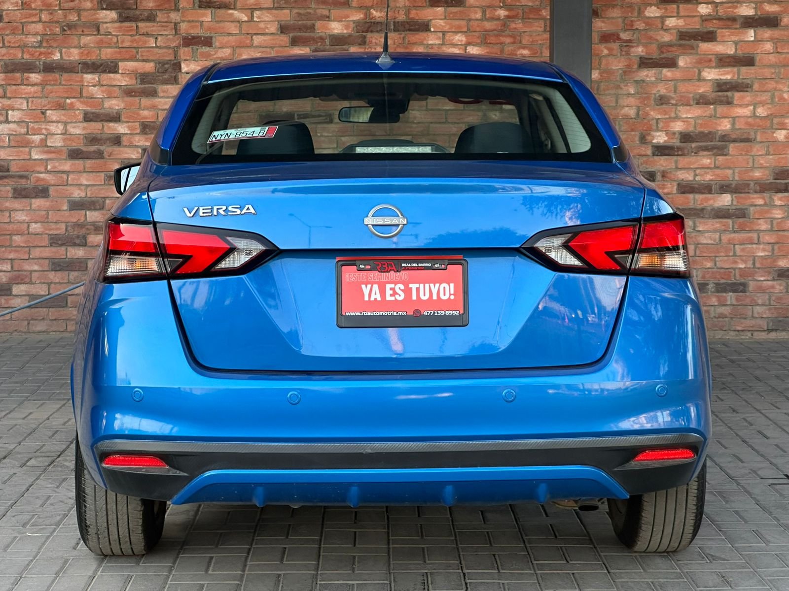 NISSAN VERSA SENSE 1.6L, 4CIL, TA, AZUL 2025 - RBA
