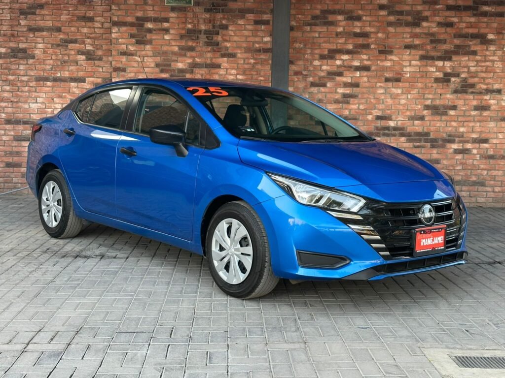 NISSAN VERSA SENSE 1.6L, 4CIL, TA, AZUL 2025 - RBA