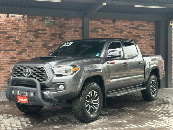 TOYOTA TACOMA