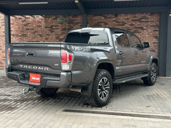 TOYOTA TACOMA