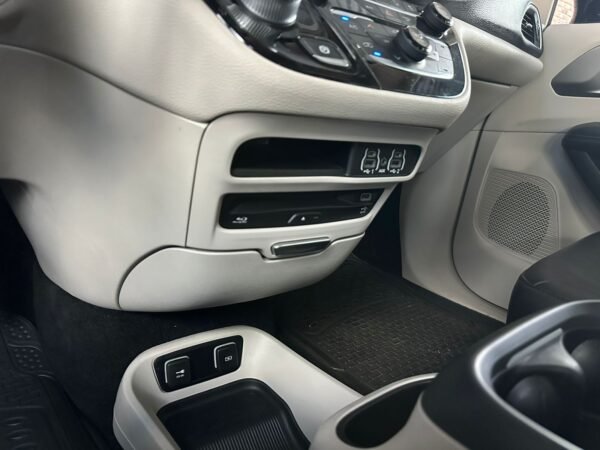 CHRYSLER PACIFICA