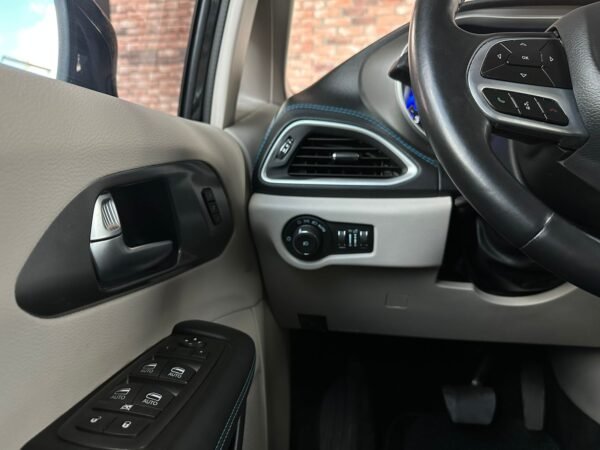 CHRYSLER PACIFICA