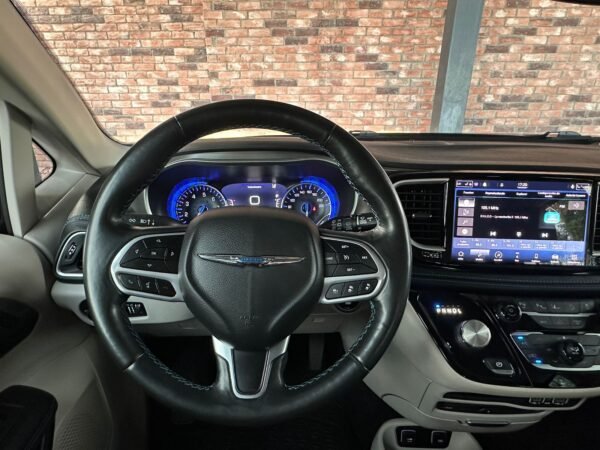 CHRYSLER PACIFICA