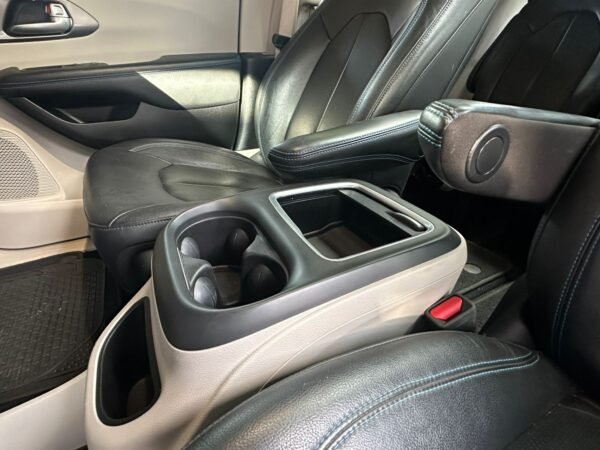 CHRYSLER PACIFICA
