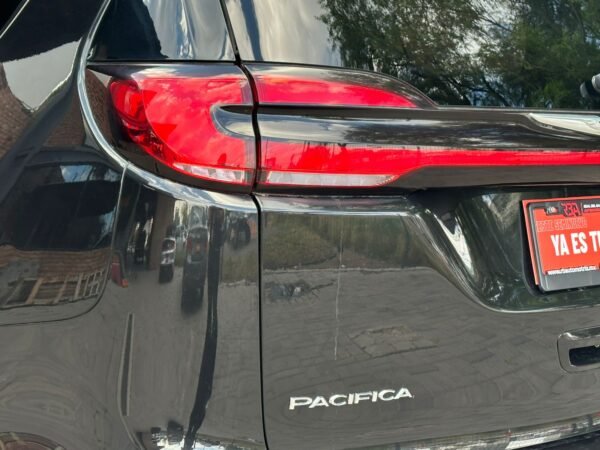 CHRYSLER PACIFICA