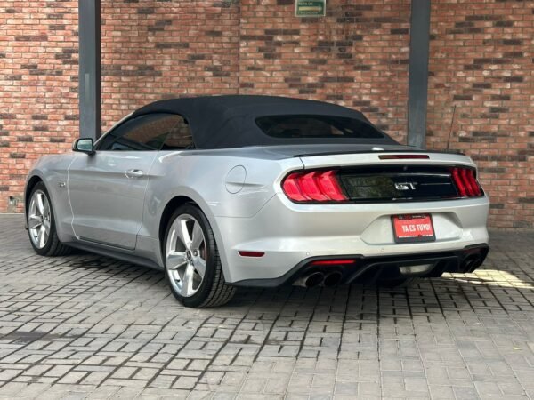 FORD MUSTANG