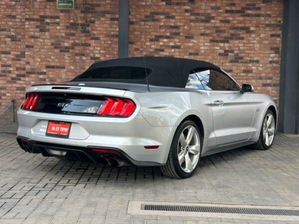 FORD MUSTANG
